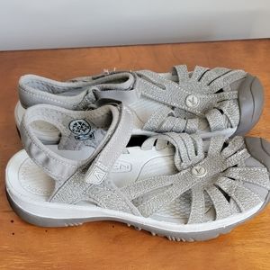 Keen sandles